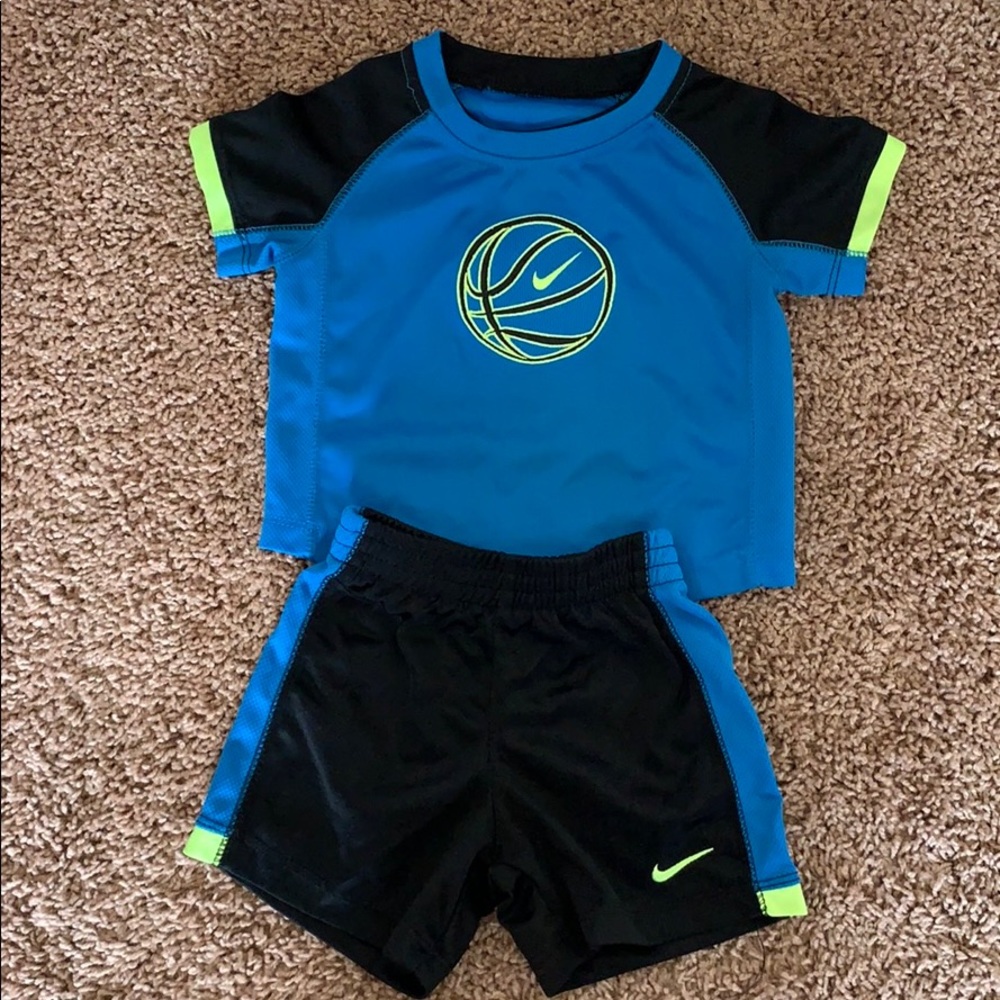 Nike outfit for boy toddler size 12m